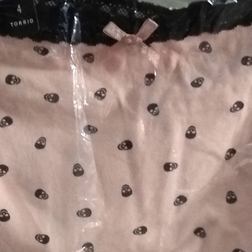 Torrid Skull Print Lace Trim Boyshort Panty, size 4, NWT
